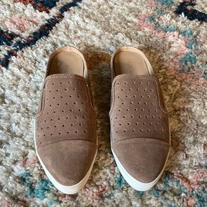 Cute tans slip on shoes! Size 7.5